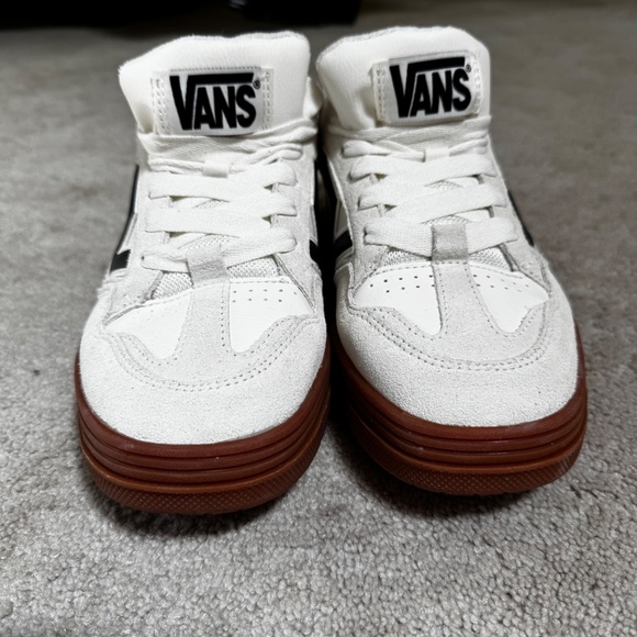Vans Upland Sneaker - Men's 9.5M - Cream and Gum Sole - Picture 2 of 5